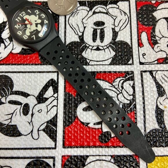 Vintage Disney X Lorus by Seiko Running Mickey Mouse Glow in the Dark Watch - Picture 14 of 16